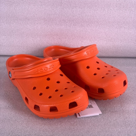 crocs classic roomy fit